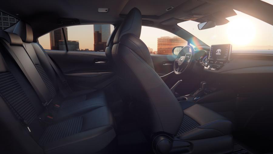 Интерьер Toyota Corolla LE Sedan 2019 года  (NA) (фото 15 из 24)